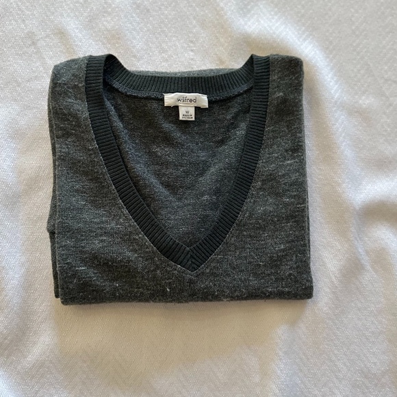 Wilfred Aritzia V Neck Sherbrooke Sweater, Size XS, Green - Picture 2 of 14